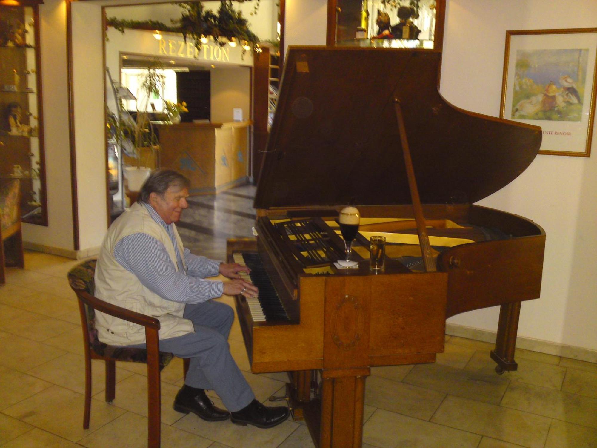 Hotel Reifenstein Kleinbartloff エクステリア 写真