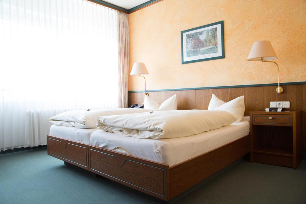 Hotel Reifenstein Kleinbartloff エクステリア 写真
