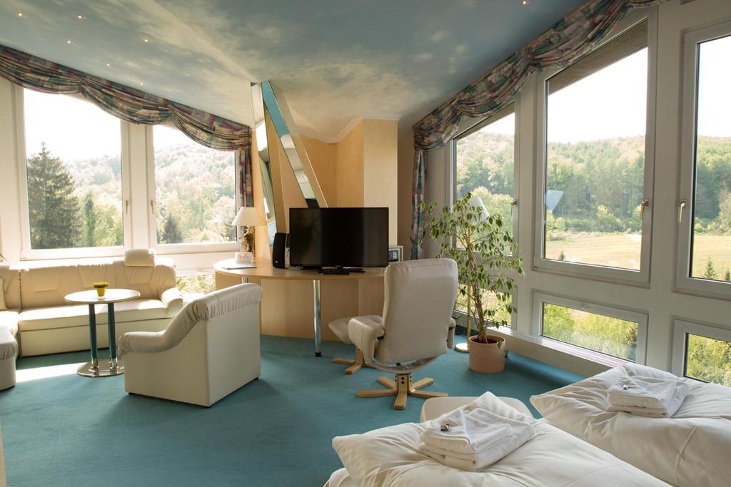 Hotel Reifenstein Kleinbartloff エクステリア 写真