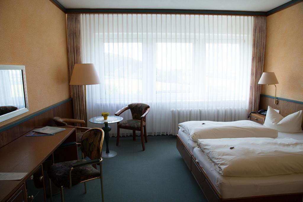 Hotel Reifenstein Kleinbartloff エクステリア 写真