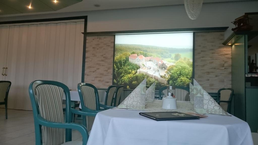 Hotel Reifenstein Kleinbartloff エクステリア 写真