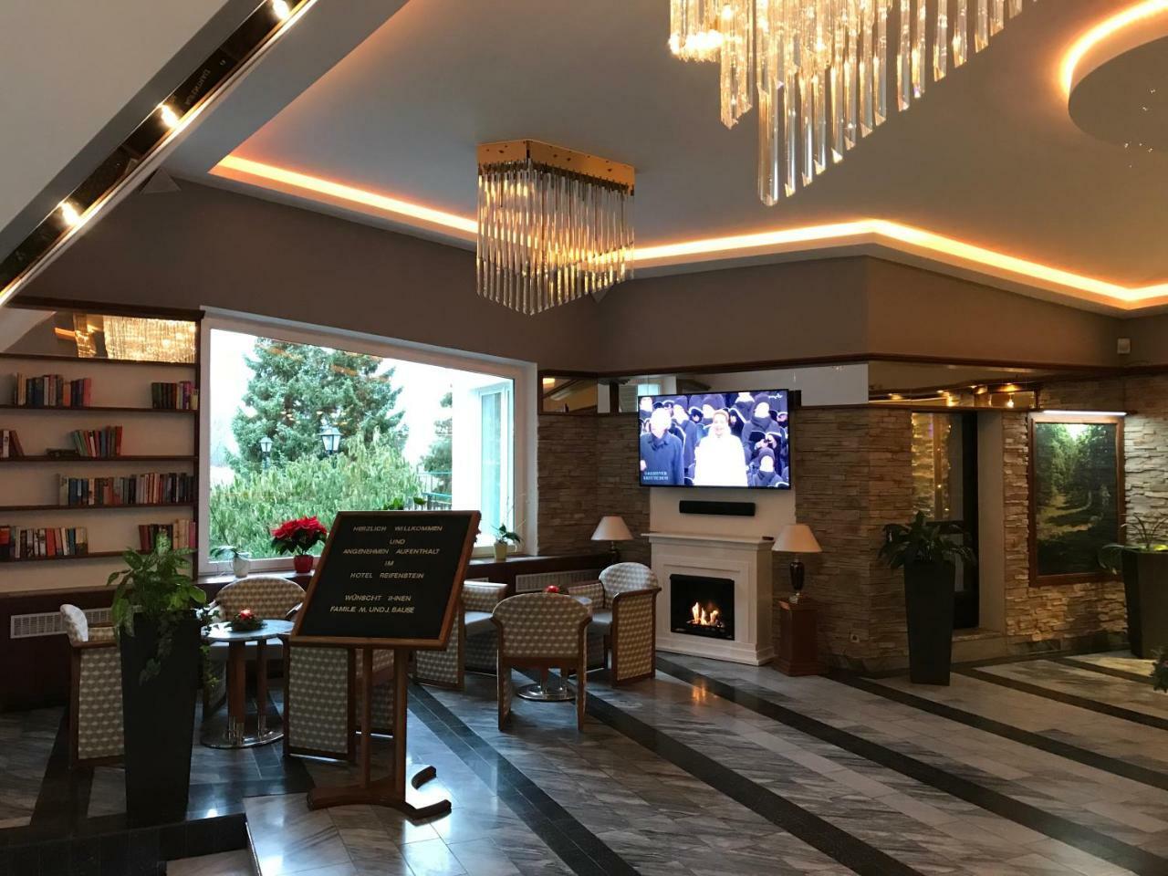 Hotel Reifenstein Kleinbartloff エクステリア 写真